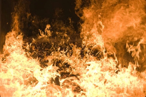 Video: Brennender Wald bei Ransbach-Baumbach: 100 Feuerwehrleute kmpfen gegen die Flammen