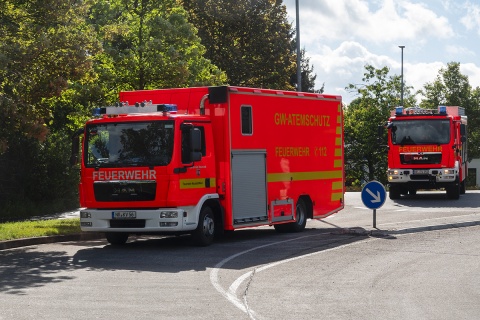Groe bung des Gefahrstoffzuges des Landkreises Neuwied am Hallenbad in Dierdorf