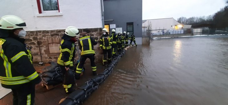 Hochwassereinsatz für die Feuerwehr Selters am Ärztehaus