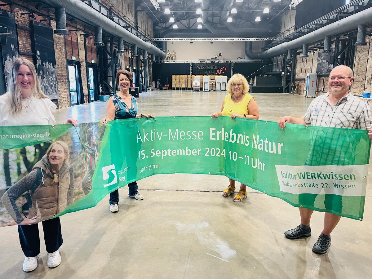 Stellten jetzt das Programm fr die Messe "Erlebnis Natur" vor (v.l.): Stephanie Hermann (VG Wissen), Carmen Dhnert (Naturregion Sieg), Gabriele Wschenbach (Westerwald-Sieg-Tourismus) und Dominik Weitershagen (Kulturwerk Wissen). (Foto: Kreisverwaltung/Thorsten Stahl)