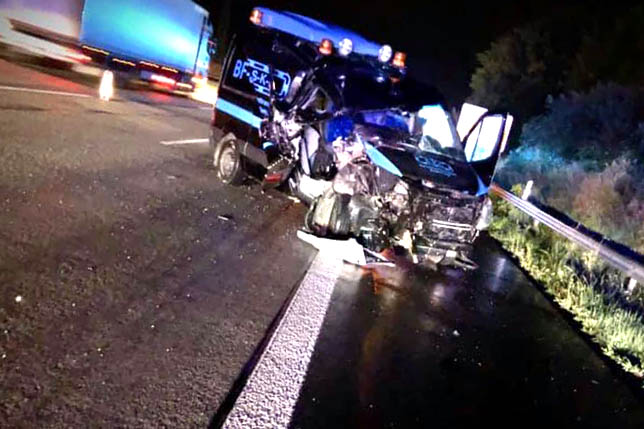 Einsatz fr Feuerwehr auf Autobahn - keine Rettungsgasse