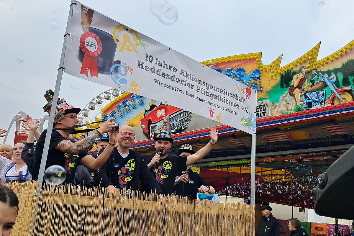 Tag 2 der Heddesdorfer Pfingstkirmes: Groer Kirmesumzug