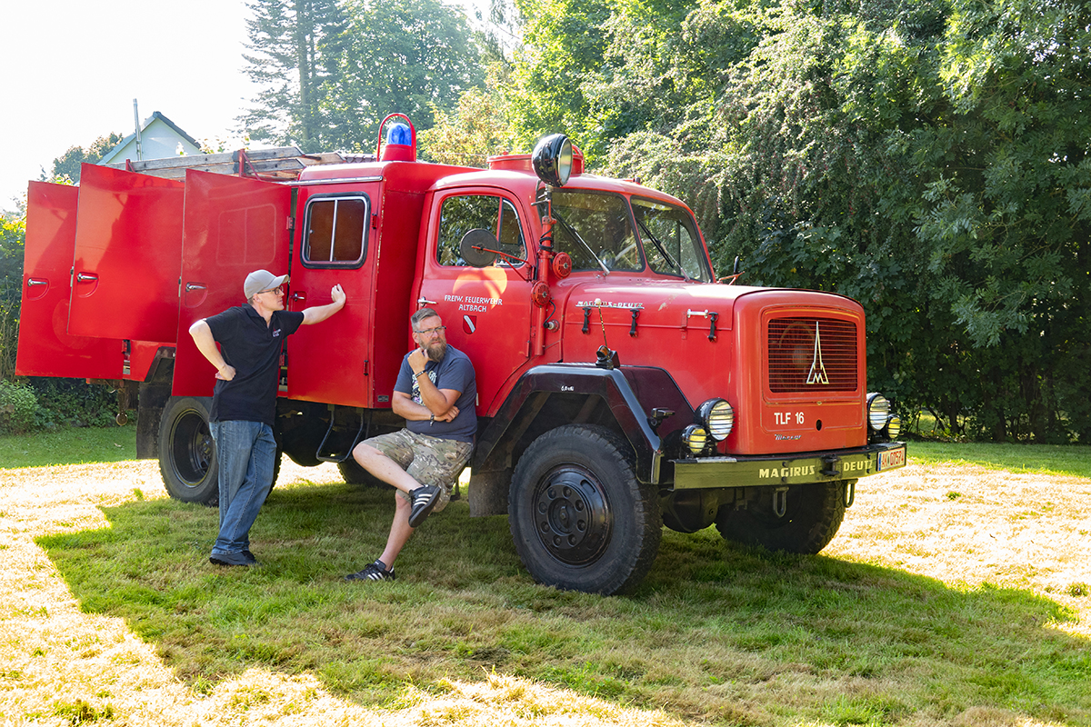 Bei der Feier durften alte Feuerwehrfahrzeuge nicht fehlen. Fotos: Wolfgang Tischler