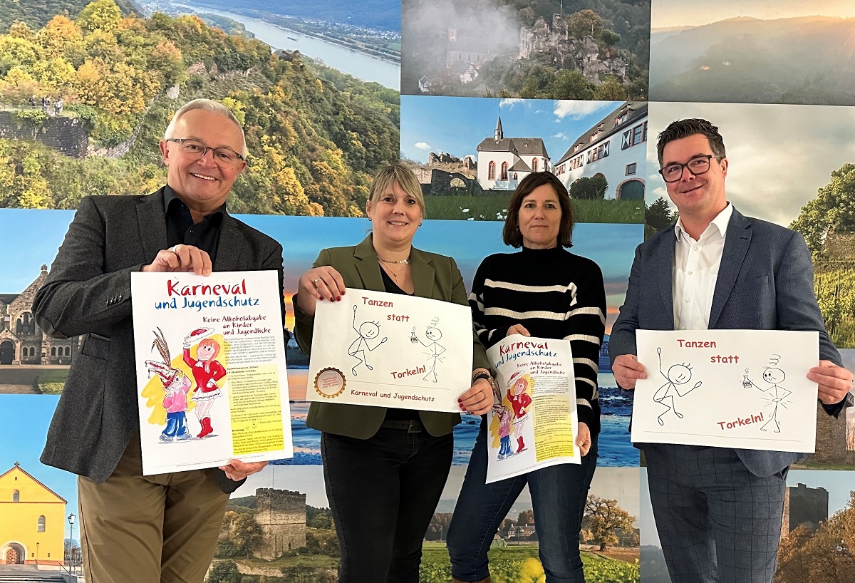 "Tanzen statt Torkeln" ist ein Aufruf zum Kinder- und Jugendschutz an Karneval, den auch (von links) Landrat Achim Hallerbach, Kreisjugendpflegerin Simone Hhner, Tanja Buchmann vom Stadtjugendamt - Jugendschutz und Brgermeister Peter Jung favorisieren. (Foto: Thomas Herschbach)