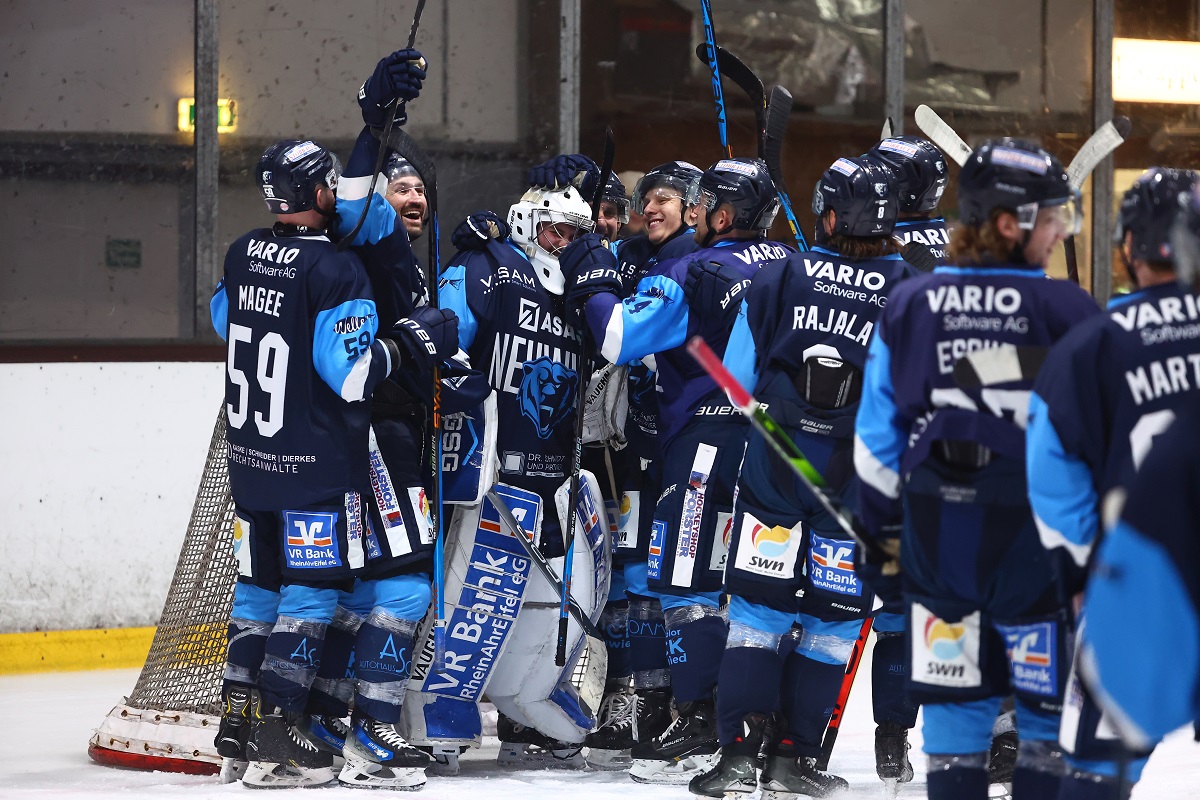 EHC Neuwied: Bren schlieen Saison mit Pokalsieg ab