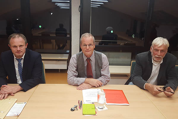 Foto: vlnr: OB Jan Einig, Neuwied, HVV Vorsitzender Thomas Stumpf, BGM Edgar Schneider, Merkelbach vor dem Start in einen kurzweiligen Diskussions- und Informationsabend ber gelunge Zukunftsprojekte. Foto: pr 