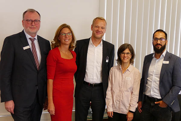 Von links: Karl-Ernst Starfeld, Sabine Btzing-Lichtenthler, Andreas Reuter, Gabriele Wydra-Somaggio, Vural Kurutas. Foto: Arbeitsagentur