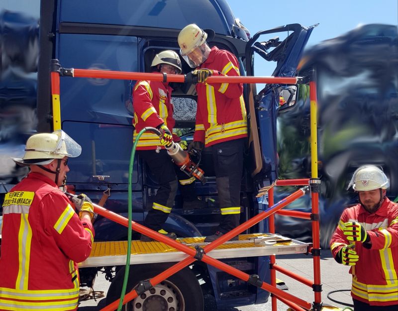 LKW zerschnitten