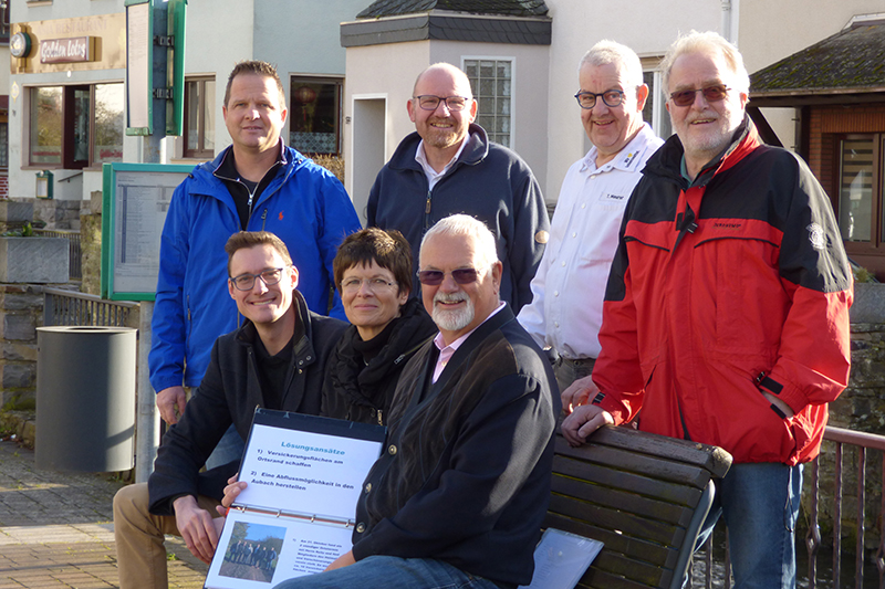 Von links:. (stehend): Michael Klein (CDU), Thomas Fleischer (FWG), Thomas Meurer (FWG), Lothar He (CDU); (sitzend): Jrg Rder (CDU), Elke Klare (FWG), Rolf Lhmar (FWG). Foto: pr