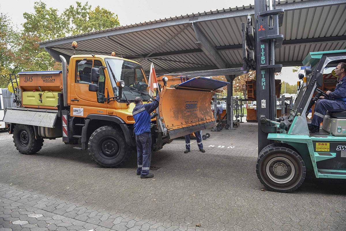 Die Rumfahrzeuge werden frhzeitig fr den Einsatz umgerstet. Fotos: SBN