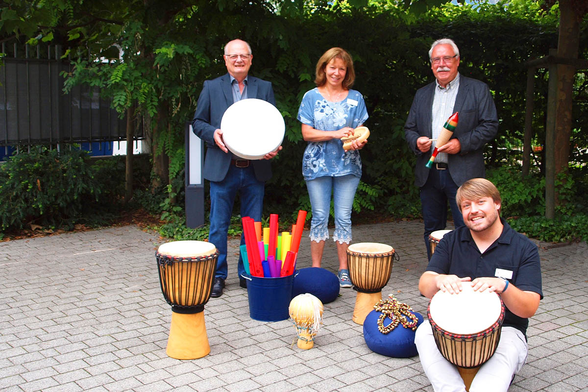 Von links nach rechts: R. Schfer (Vorsitz Frderverein); P. Korbach (Musiktherapeutin); D. Ullrich (Frderverein); D. Bartel (Pflege- und Erziehungsdienst). Foto: Johanniter E. Teynil