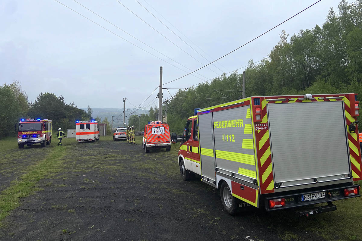 Rettungsfahrzeuge an der Einsatzstelle. Foto: Feuerwehr VG Asbach