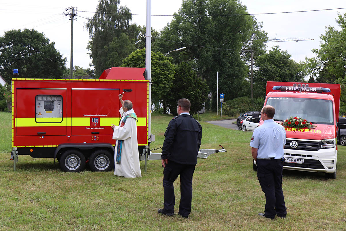 Feuerwehr VG Asbach: Einsegnungen in Altenhofen