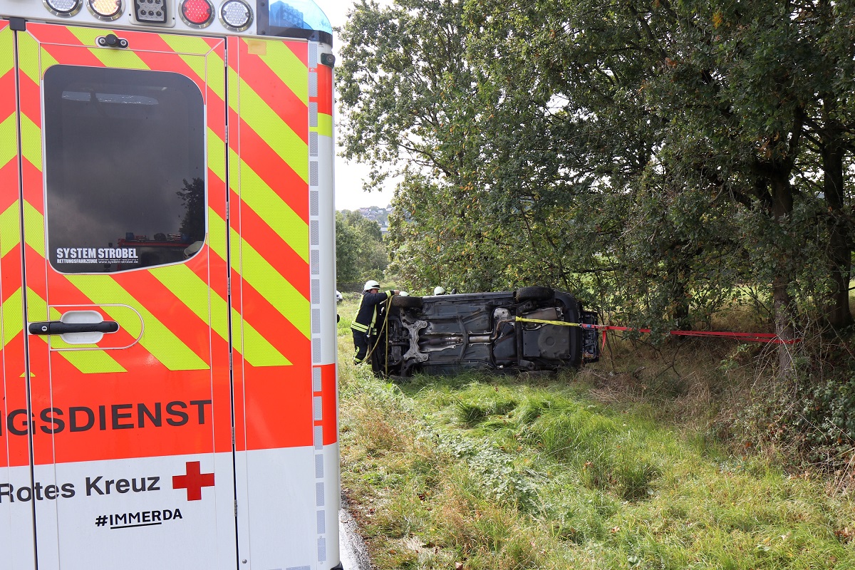 Drei leicht Verletzte bei einem Verkehrsunfall auf der L 255 bei Asbach. (Foto: Feuerwehr VG Asbach)