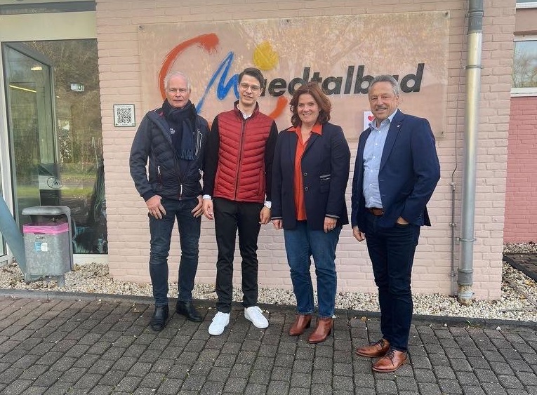 v.l.n.r.: Frank Reinhard, Mitglied der FDP-Fraktion im Verbandsgemeinderat, Tim-Jonas Lbeth, Vorsitzender FDP Rengsdorf-Waldbreitbach, Sandra Weeser, MdB und VG Brgermeister Hans-Werner Breithausen) (Foto: Werner Eidenberg, Verbandsgemeindeverwaltung)