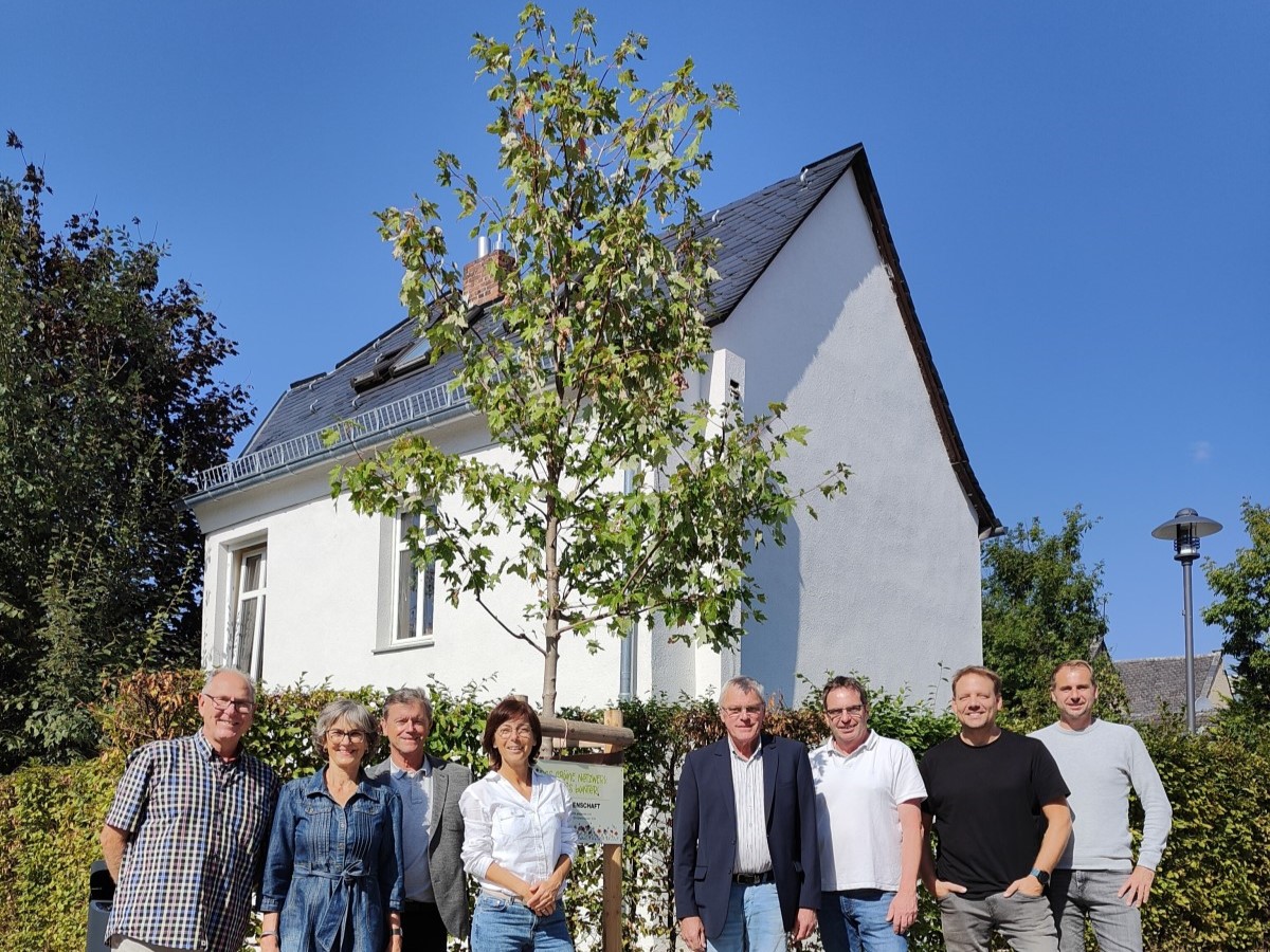 Neuer Baum fr das Jugend- und Kulturzentrum "Zweite Heimat"