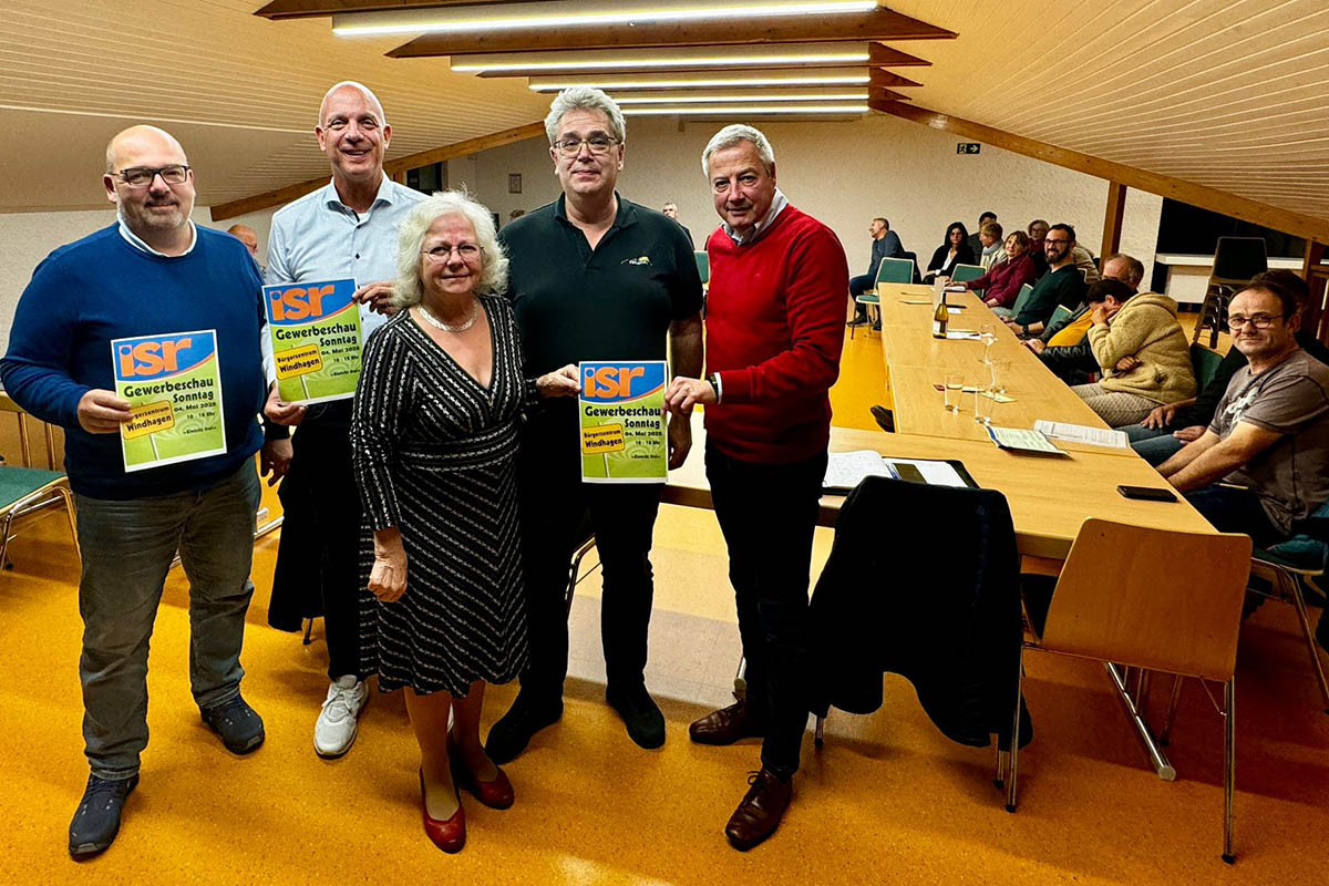 Von links: Andreas Behner (3. Vors.), Martin Buchholz (1. Vors.), Elisabeth Hoffmann (Beraterin Vorstand), Thassilo Falkenau (2. Vors.), Stefan Thamm (Berater Vorstand und Moderator Gewerbeschau). Foto: Michael Mhlenhof