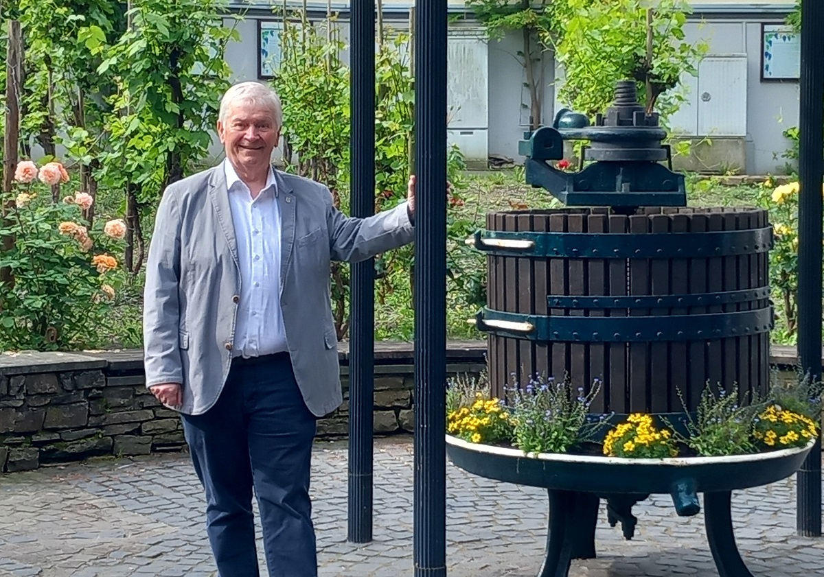 Unkels Stadtbrgermeister Gerhard Hausen verabschiedet sich