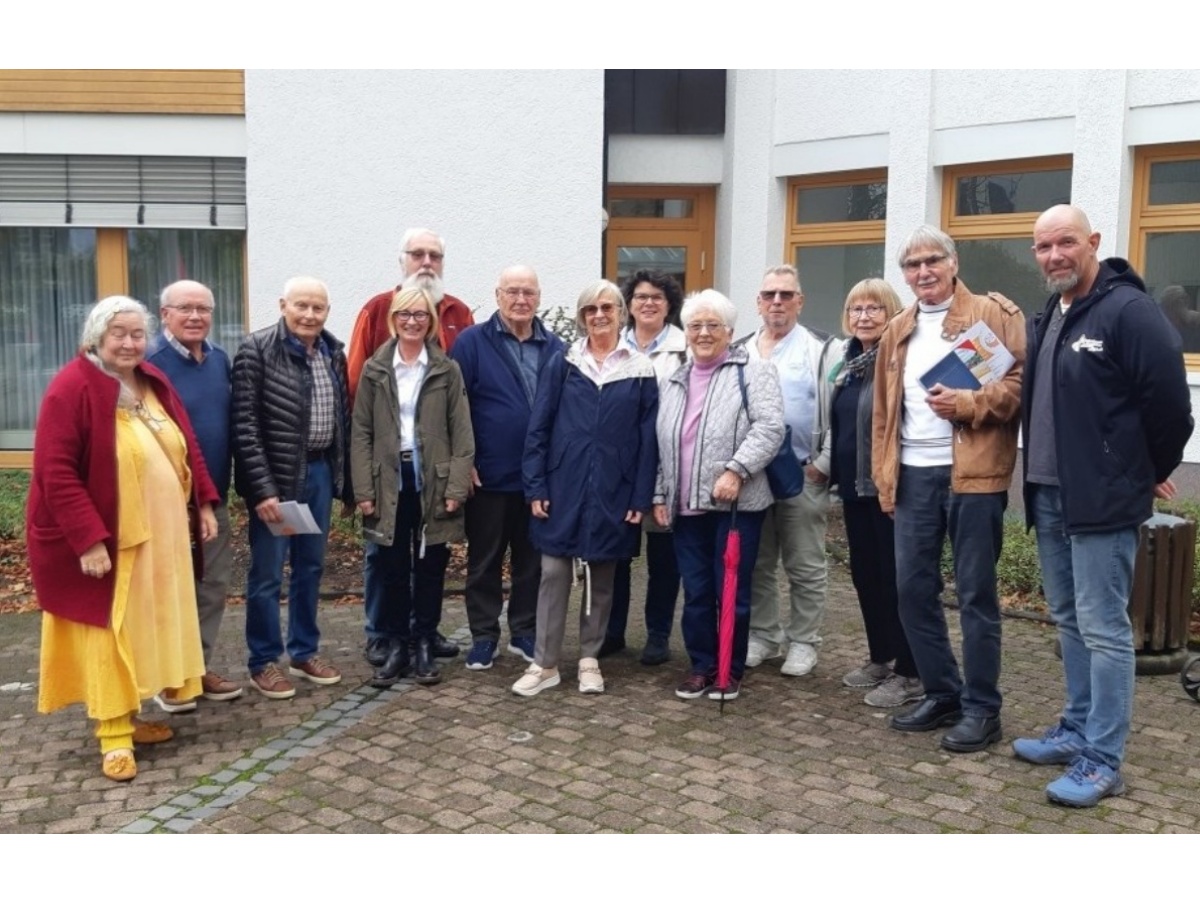 Mitglieder des Seniorenbeirats mit der 2. Beigeordneten Petra Eul-Orthen und Matthias Schmidt, stellvertretender Fachbereichsleiter "Soziales & Generationen" (Foto: Verbandsgemeindeverwaltung Altenkirchen-Flammersfeld)