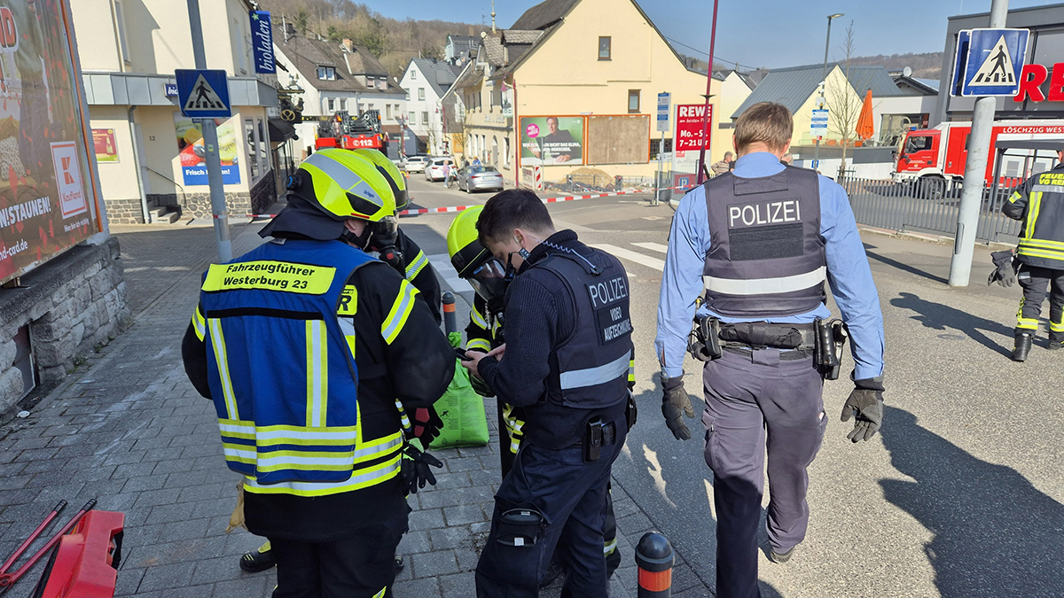 Rtselhafter Chemiegeruch in Westerburg: Feuerwehr im Groeinsatz