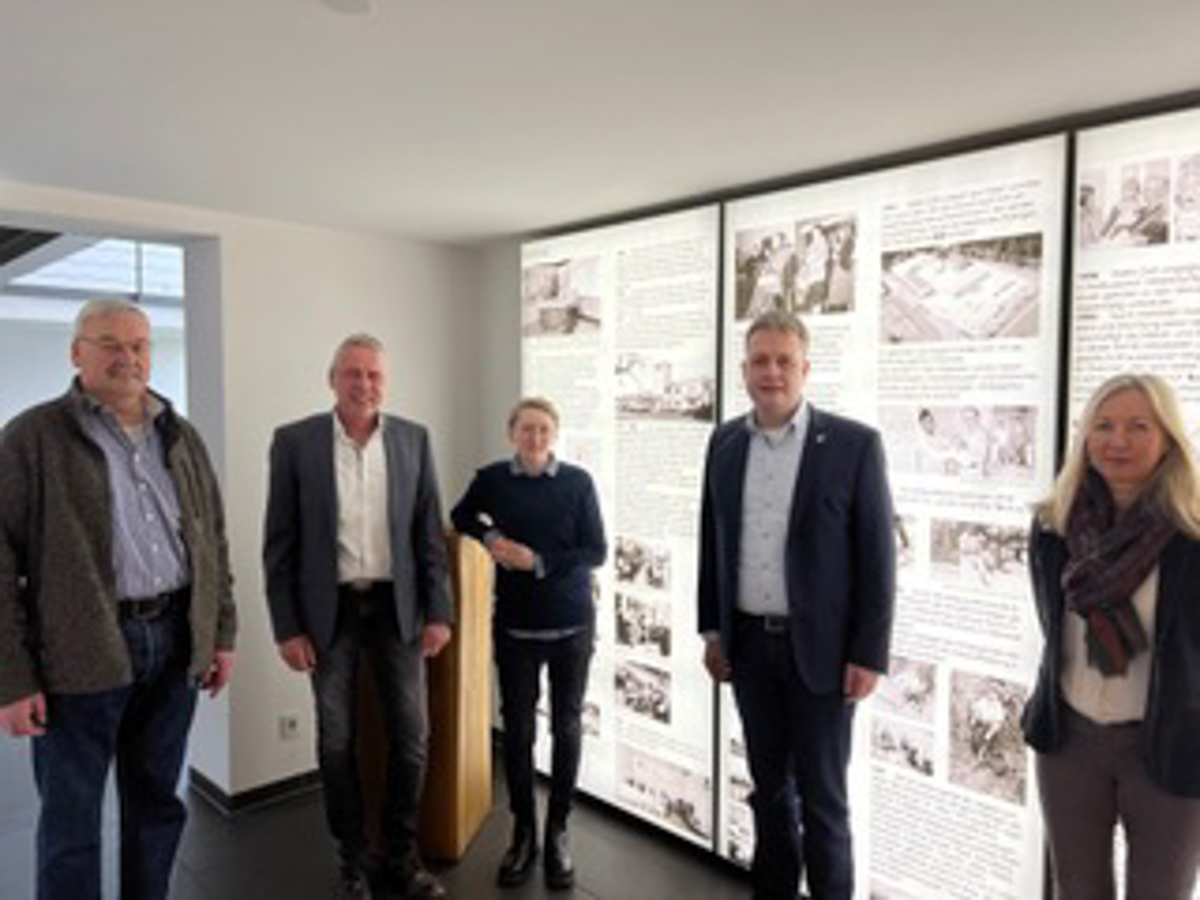 Von links: Klaus Laube, Wolfgang Zoth, Sophie Opolka-Mittler, Gerrit Mller und Martina Zoth-Opolka beim Gesprch ber Geschichte und Entwicklung der Fa. Zoth am Firmensitz in Westernohe. (Foto: CDU- Gemeindeverband Rennerod)