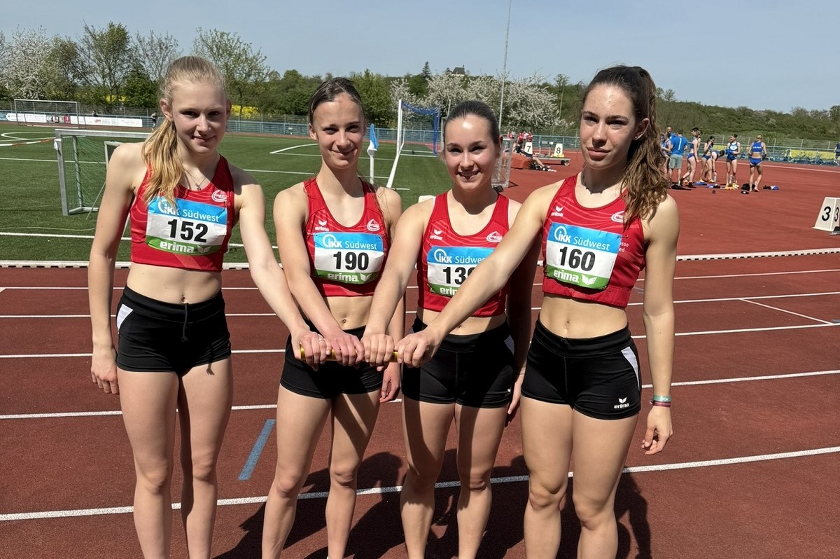 Die weibliche U20-4x400-Meter-Staffel der LG Rhein-Wied (von links: Lena Eichhorn, Charlotte Peerenboom, Jule Babel, Lotta Gtz) erfllte die Norm fr die deutsche Meisterschaft. (Foto: Achim Bersch/LG Rhein-Wied)