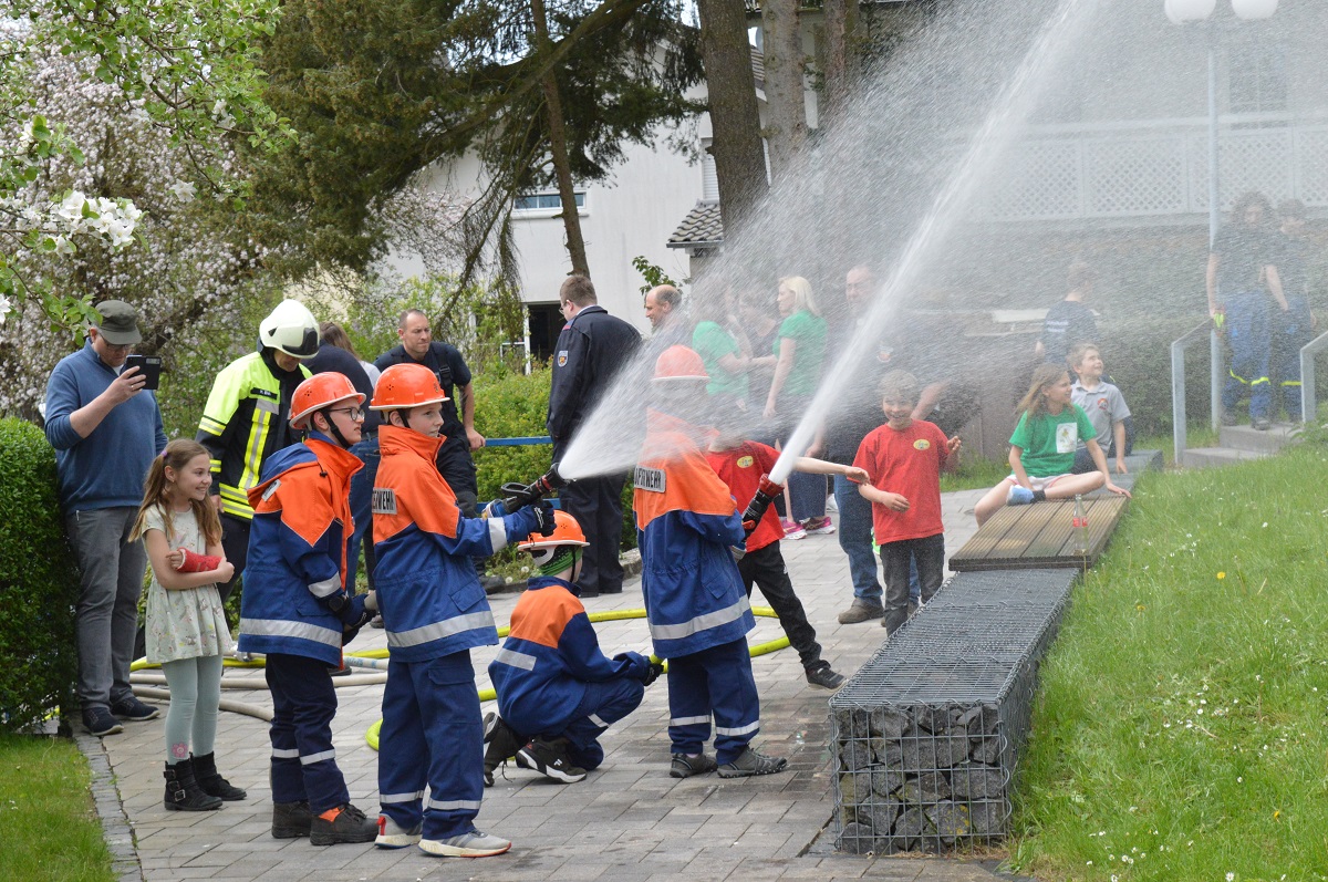 Niederelbert feierte den Feuerwehrnachwuchs: Jubilumsfest mit Olympiade