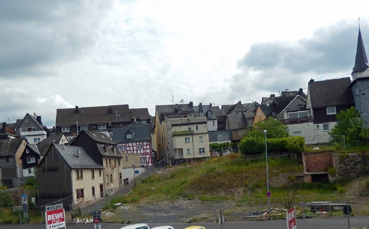 Wer hat die besten Ideen fr die knftige Bebauung und Nutzung der stdtischen Brachflchen an der Hospitalstrae? Die Stadt Montabaur sucht nach einem Investor. Entsprechende Konzepte knnen bis zum 14. April eingereicht werden. (Foto: Stefan Baumgarten/VG Montabaur)