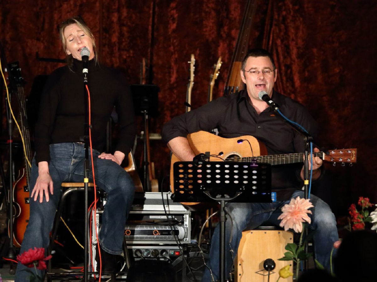 Das Duo "Joe and me" (Melanie und Jrg Hartmann) auf der Bhne in Rommersdorf (Foto: Wolfgang Hartmann)