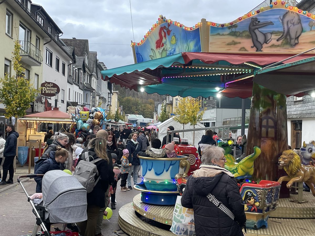 Der traditionelle Martinsmarkt in Wissen wartet mit vollem Programm auf. (Archivfoto: Katharina Behner)