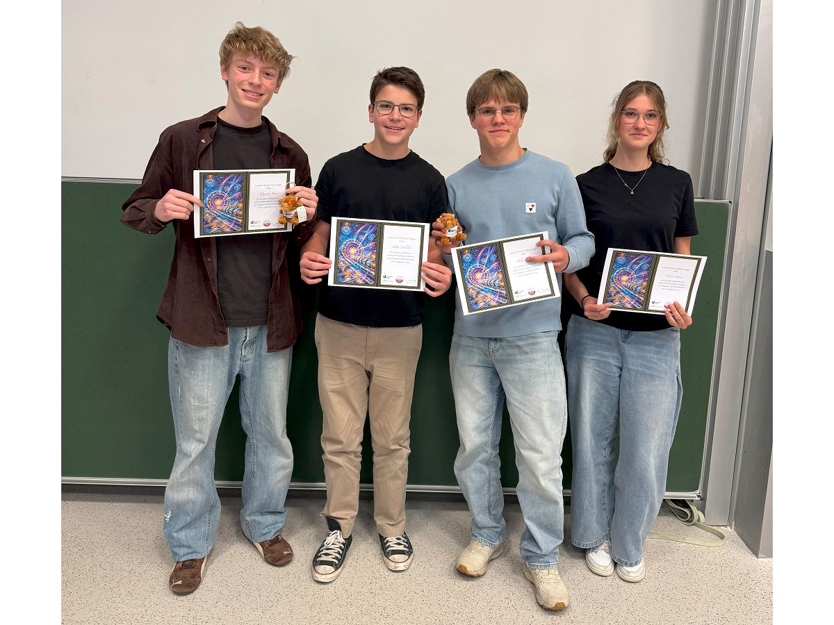 Das Gewinner-Team (von links): Alexander Beier, Justus Melcher, Kilian Lenz und Vivien Stinner vom Gymnasium am Lhrtor Siegen (Foto: Universitt Siegen)