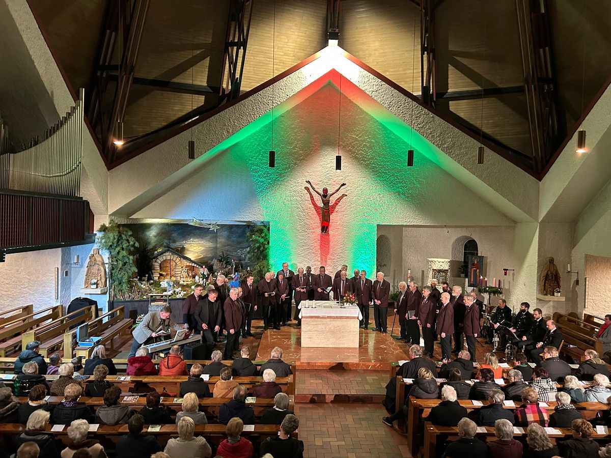 Das Weihnachtskonzert des MGV Sangeslust Birken-Honigsessen machte Lust auf Weihnachten. (Fotos: MGV)