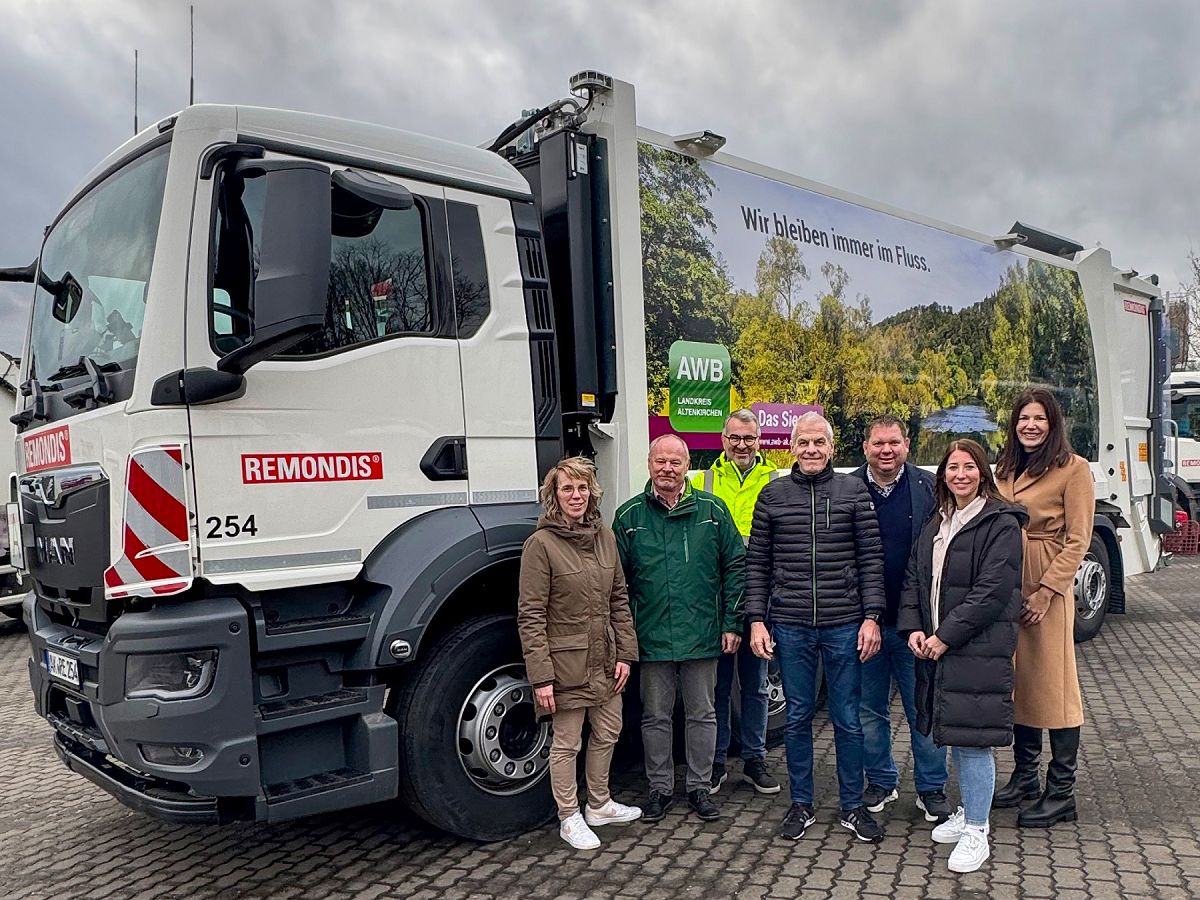 Neue Entsorgungsfahrzeuge im Landkreis Altenkirchen mit regionalen Botschaften