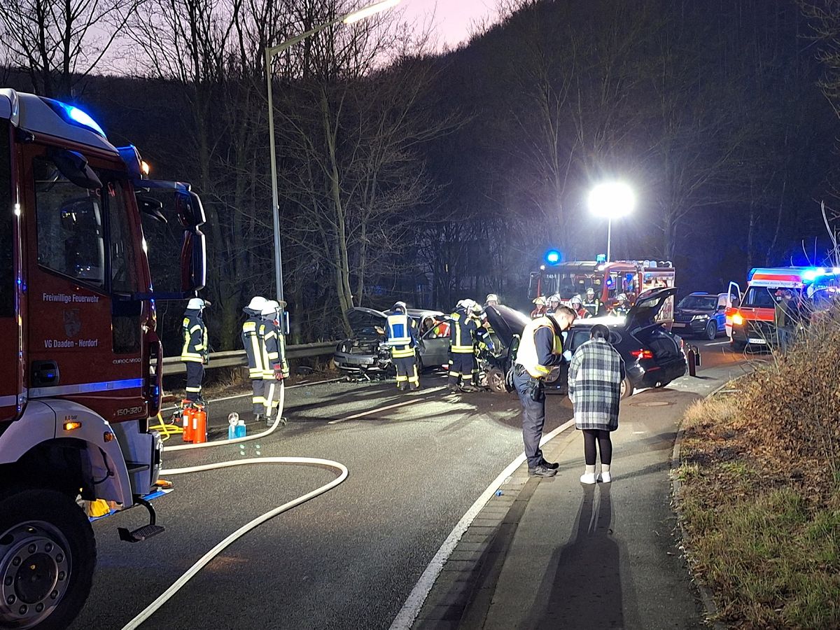 Schwerer Unfall auf L284 bei Herdorf  Zwei Verletzte