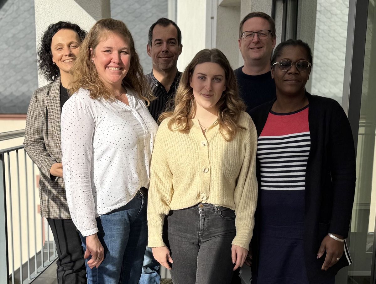 Sie koordinieren die Ehrenamtsarbeit im Landkreis Altenkirchen (v.l.): Rebecca Seuser, Agnes Brck, Jochen Stentenbach, Emma Berndt, Sven Wolff und Emilienne Markus. (Foto: Kreisverwaltung/Christina Heimlich)