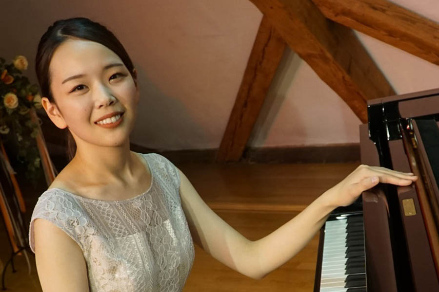 Mari Ichihashi spielt bei "Weltklassik am Klavier" in Altenkirchen. Foto: Leonore Welzin