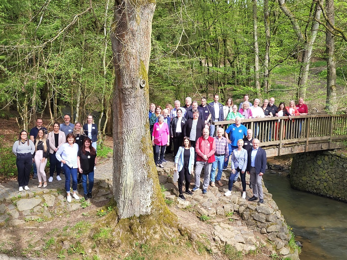 ber 40 Teilnehmer waren der Einladung der Wirtschaftsfrderung (WfG) zum Netzwerktreffen im Seminarhaus und Schullandheim Haus Niedermhlen bei Asbach gefolgt. (Foto: Jrg Hohenadl)