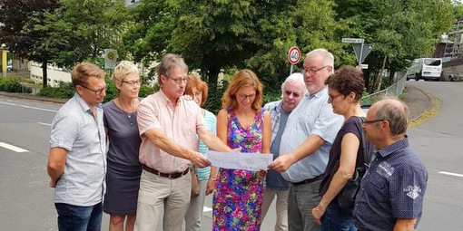 Sabine Btzing-Lichtenthler (Mitte) war zu Besuch in Daaden. Die SPD-Politikerin machte sich gemeinsam mit den rtlichen Sozialdemokraten ein Bild von der Entwicklung der letzten Jahre. (Foto: privat)