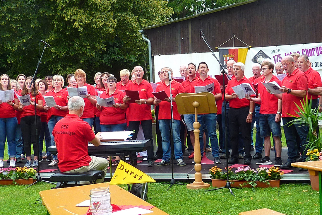 So prsentiert sich der Chor im Moment, bis zum Konzert hoffentlich noch vollzhliger. Foto: Hans Hartenfels