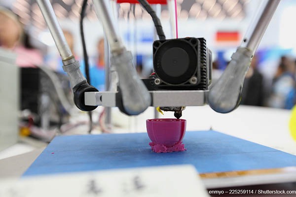 3D Printer sind fr zahlreiche Industrien interessant. Bildquelle: enmyo  225259114 / Shutterstock.com