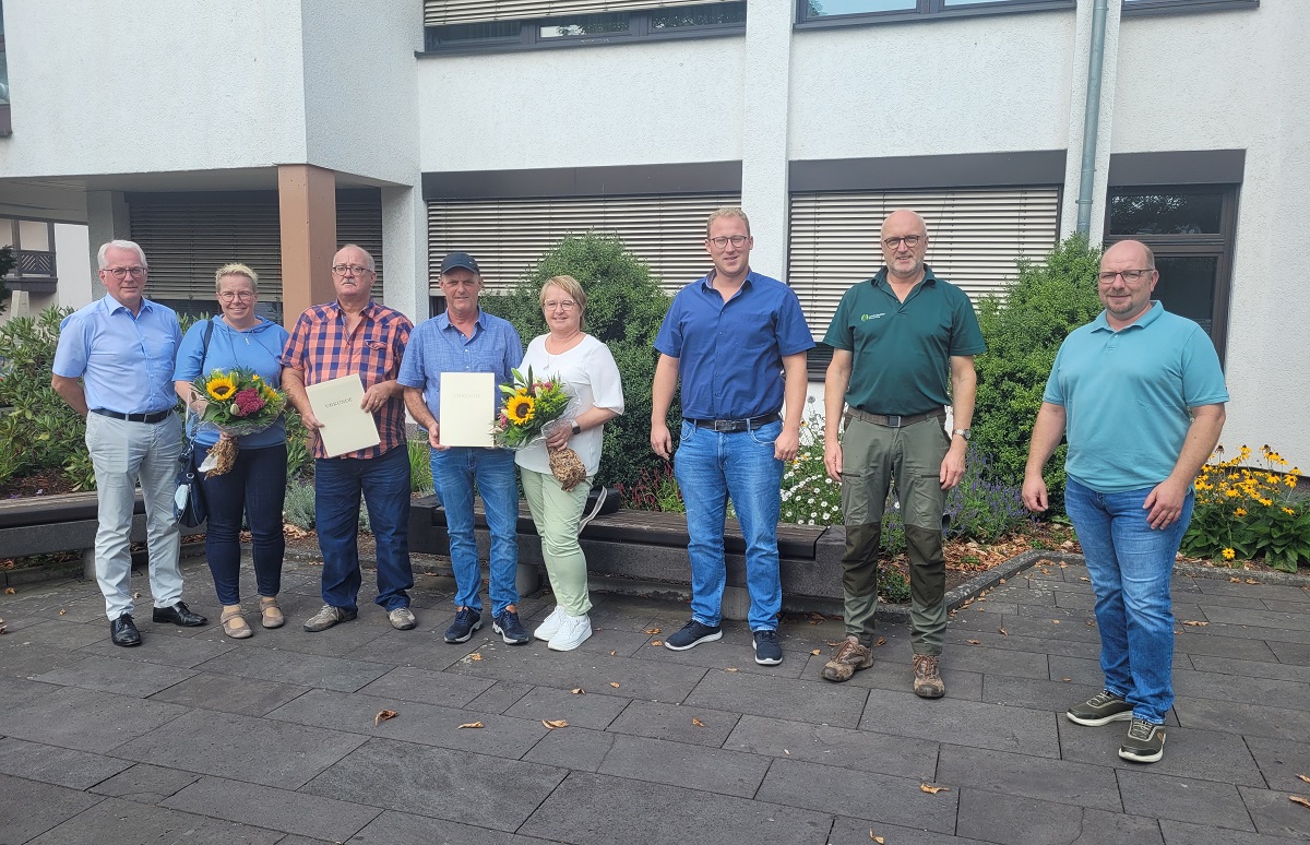 Hans-Georg Adams und Christoph Frauzem begingen ihr 40-jhriges Dienstjubilum. (Foto: privat)