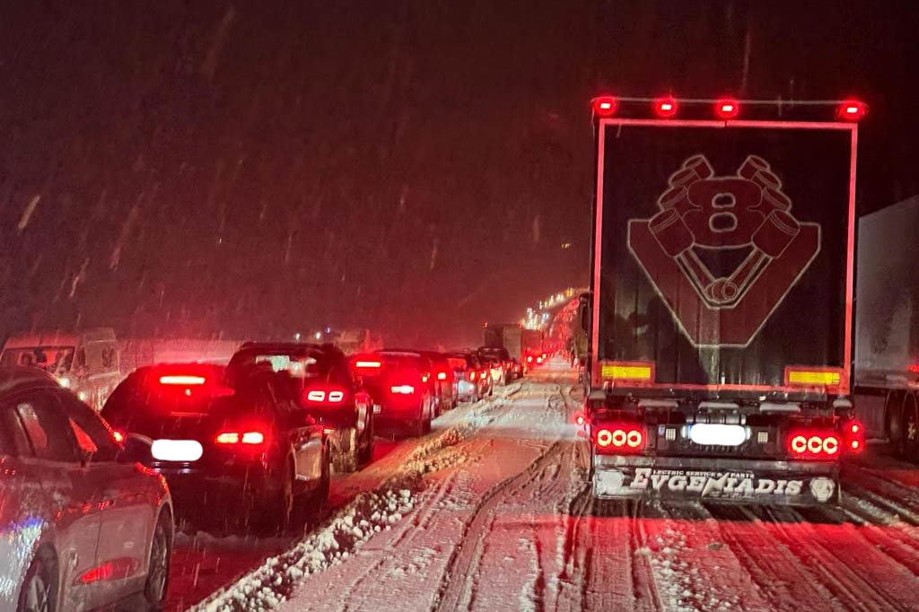 Landrat lobt Einsatz der Rettungskrfte bei Winter-Chaos auf A3