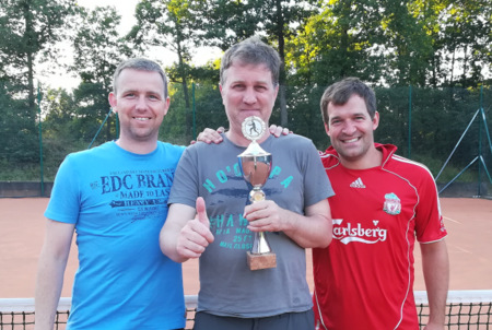 Altherren-Fuballer tauschten Fuballschuhe gegen Tennisschlger 