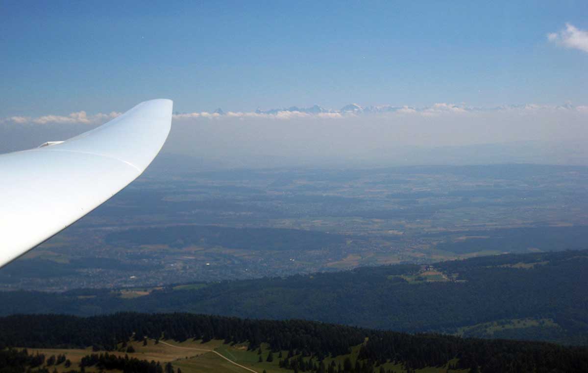 Axel Schumacher im Schweizer Jura mit Blick auf die Grindelwaldberge. (Foto: SFC Betzdorf-Kirchen)