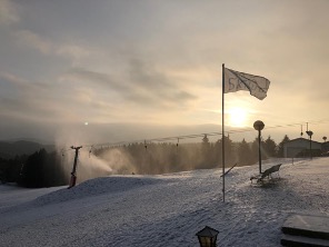 Httengaudi mit DJ Wschi zum erfolgreichen Saisonstart des Ski-Clubs Wissen 