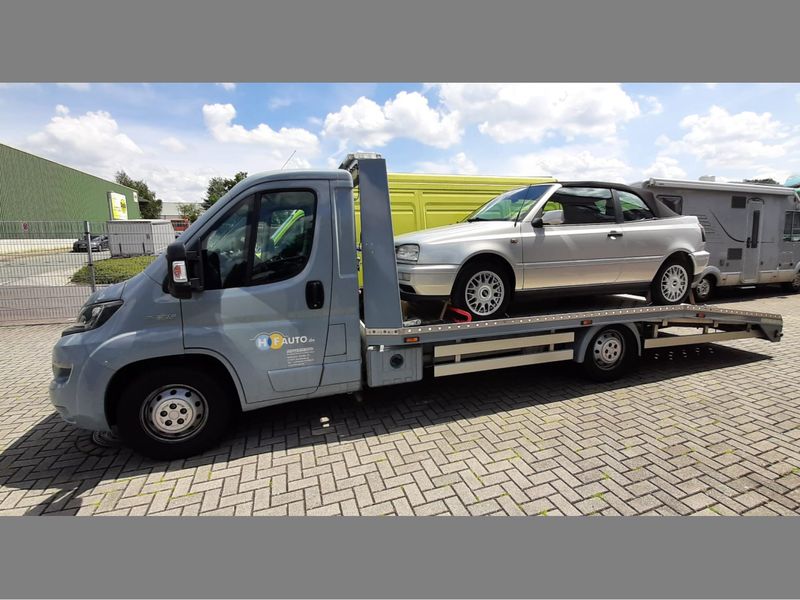 Der gestohlene Abschleppwagen. (Foto: Polizei)