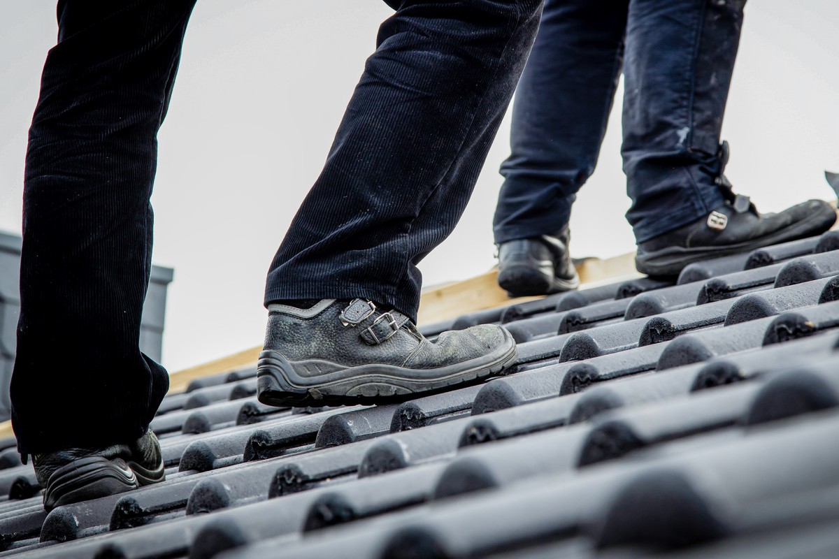 Ganz oben arbeiten  mit abgesichertem Lohn nach unten (Foto: Tobias Seifert, IG BAU)