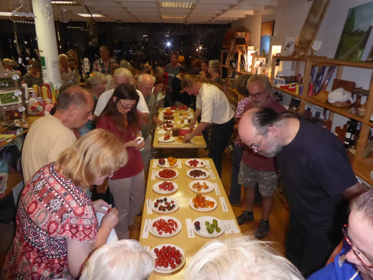 Tomatenverkostung im Unikum Altenkirchen (Fotos: Olaf Riesner-Seifert)