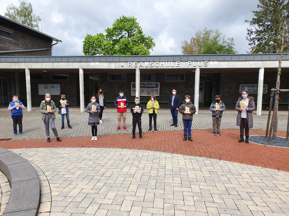 "Lesen wird nicht abgesagt": Die Kinder an der August-Sander-Grundschule Altenkirchen haben den Welttag des Buches dieses Jahr anders als gewohnt gefeiert. Foto: August-Sander-Grundschule