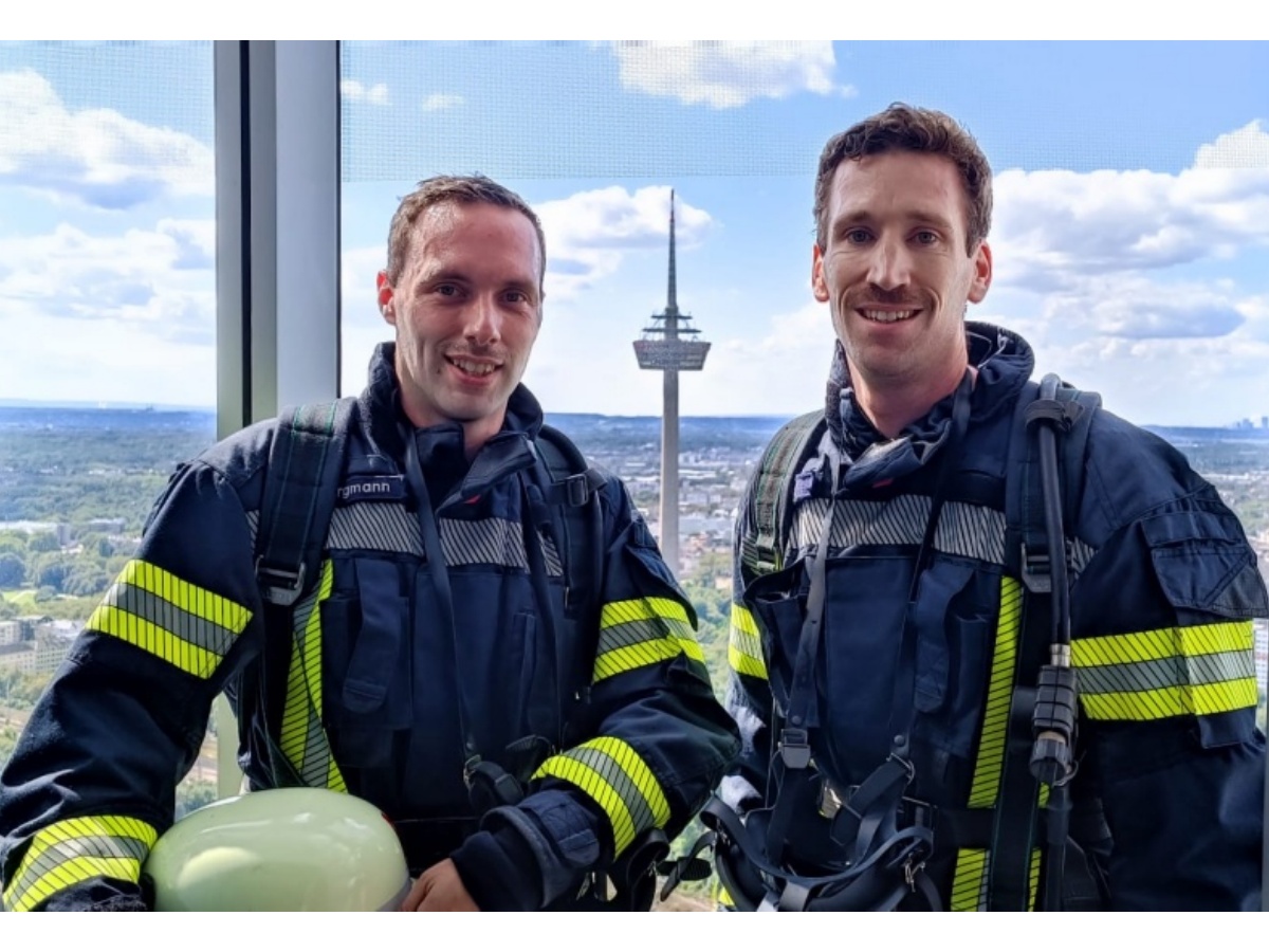 Klnturm Treppenlauf 2024: Zwei Feuerwehrmnner aus Hamm gegen 732 Stufen in Kln 